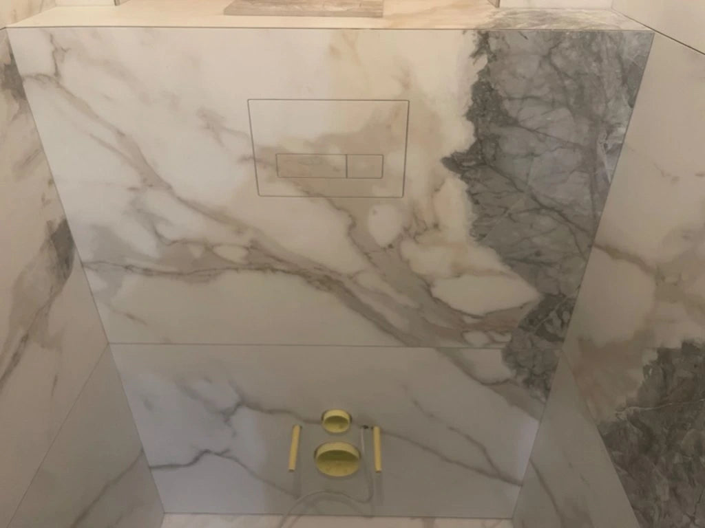 Скрытая панель смыва для унитаза EasyToTile – Geberit Delta с закругленными краями (вырез 3-в-1)